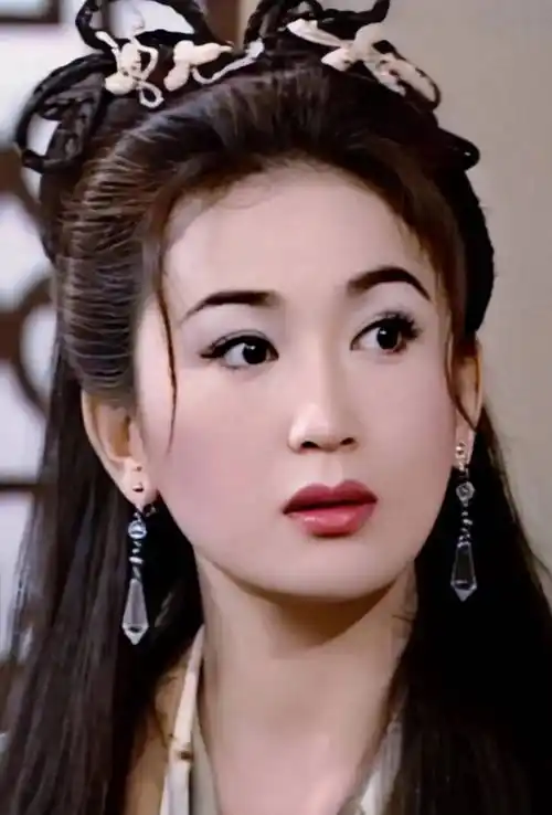 伊人已老去,但岁月似乎特别钟爱温碧霞,快60岁了,却依然那么年轻亮丽.