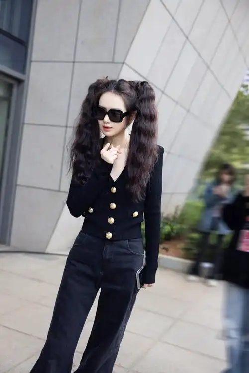 戚薇双马尾羊毛卷造型