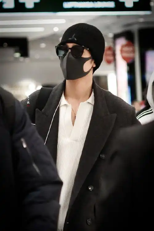 肖战晚宴的衣服穿到了机场##肖战晚宴穿搭##tods晒肖战