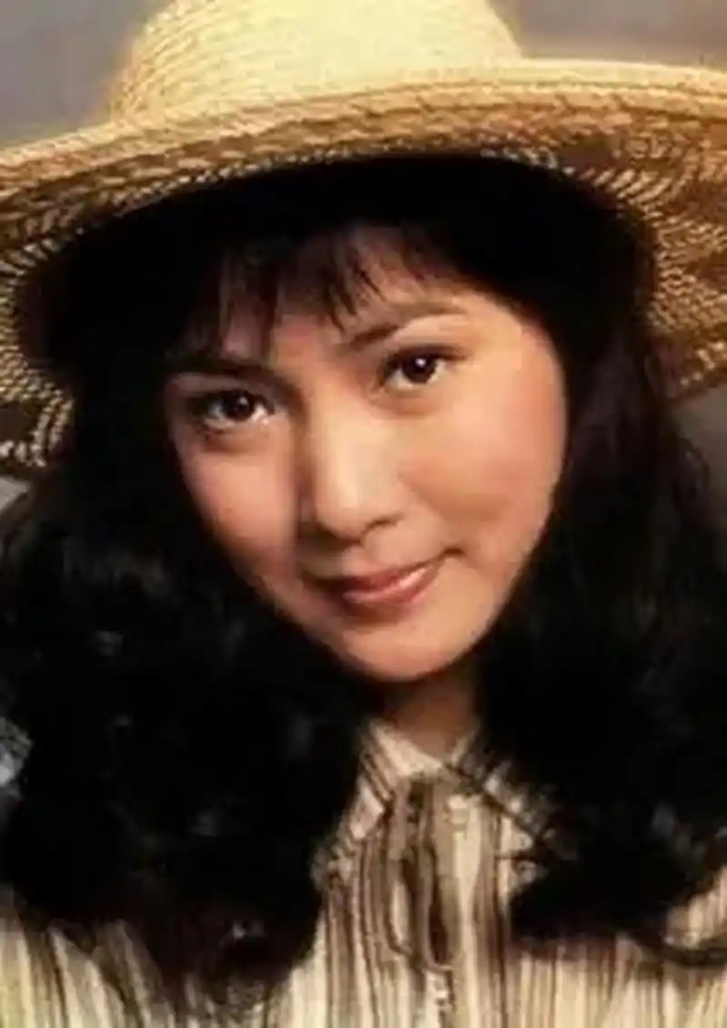 当年,沈丹萍与张铁林分手后,不顾父母反对,闪婚嫁给大自己14岁的德国