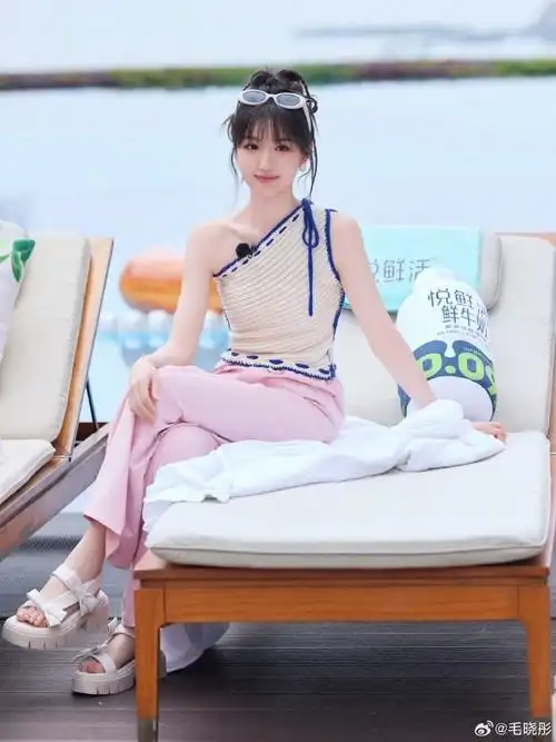 毛晓彤轻甜冰淇淋妆##毛晓彤元气丸子头