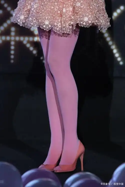 连体袜是怎么穿上去的呢?