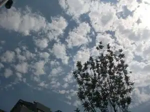 2012年8月25日天津市区上空出现的疑似地震云-8月26日早7:33宝坻地震