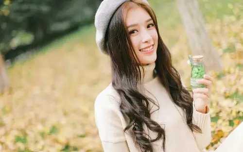 文艺美女金秋户外写真win10壁纸 内衣美女,魅惑美女,火辣美女,巨乳