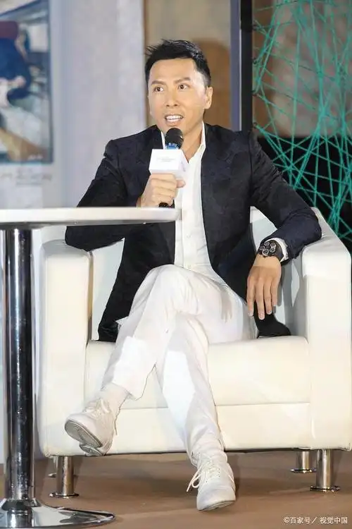 "肌肉猛男"甄子丹