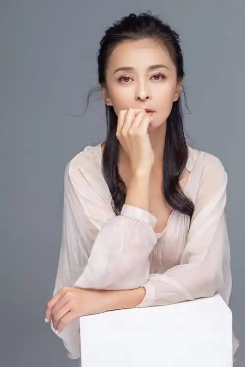 电视剧《富春山居》杀青 何音讲述小人物的乡村振兴|演员|青青河边草