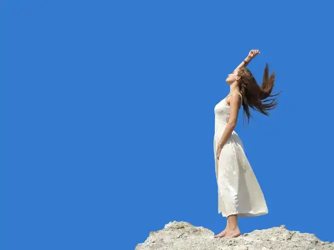 ps-如何抠头发-调整边缘抠出人物头发来源于此课程讲师:阿角2021-08