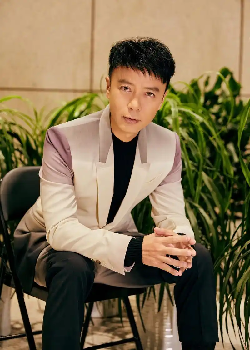 李克勤获《中国好声音2021》冠军导师 刷新实力引领粤语新风潮