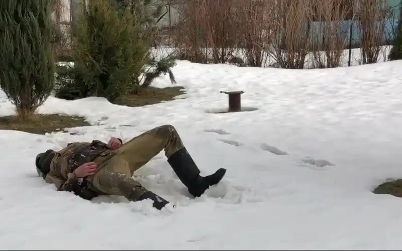 表演-穿马靴的士兵中弹的样子14