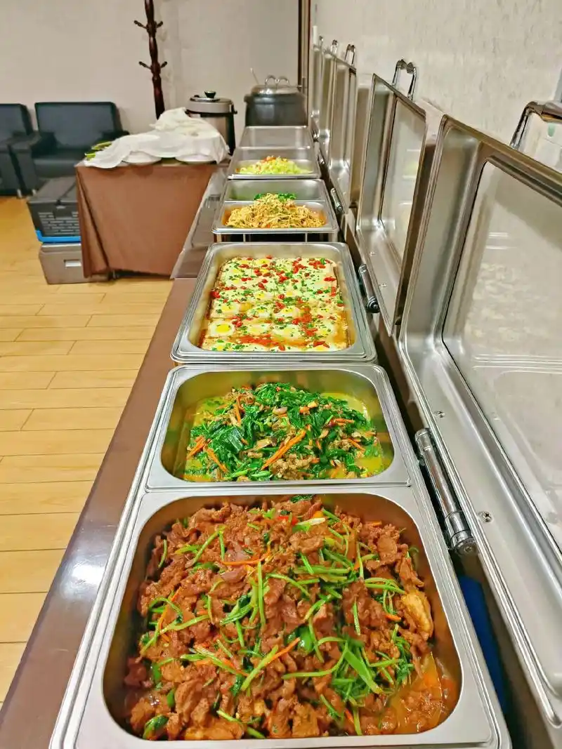 工厂食堂工作餐.现在这社会,挣钱是真不容易,尤其是做食堂的, - 抖音