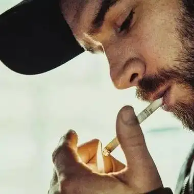 中年大叔微信抽烟头像 微信头像图片大全 -【爱个性】