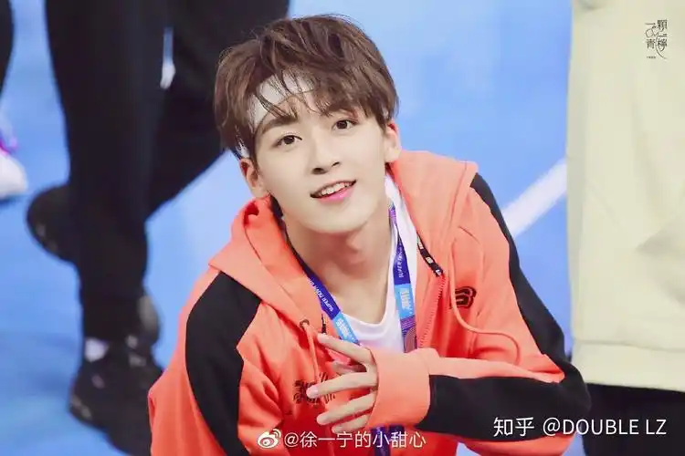 r1se何洛洛的绝美图我蹲一波