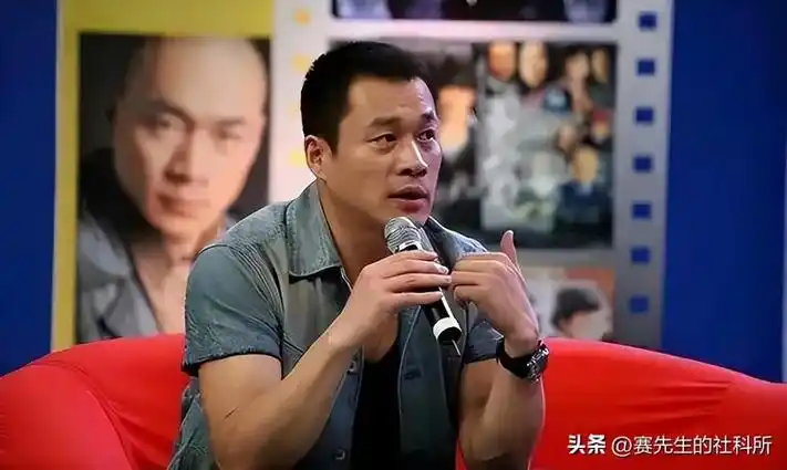 54岁武松丁海峰在美国树林砍柴烤肉美国豪宅尽显气派