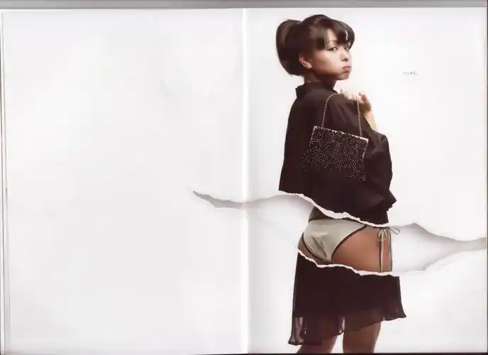 撕开美女的衣服,狼叫吧~!