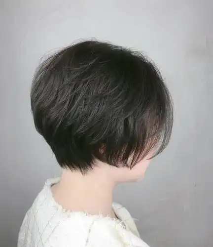 2020夏季还是流行"搓边头"_发型