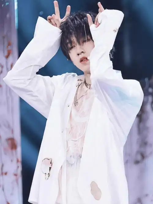 来看看迷人小兔贺峻霖让我神魂颠倒