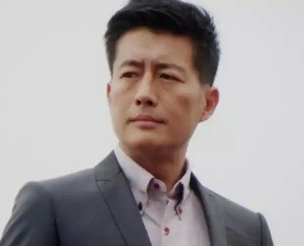 回顾:演员高曙光:33岁与江珊闪婚,二婚娶富商王玲,52岁再当爹