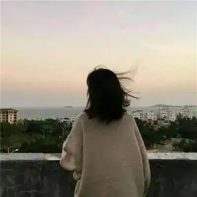 女人短发背影头像图片