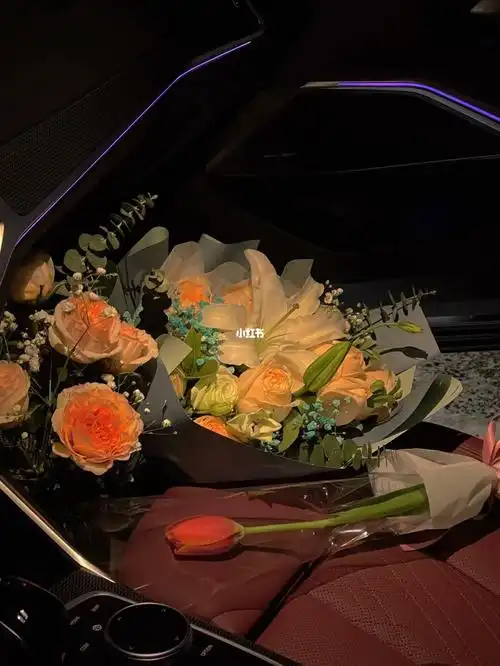 如果车里放满花一定很浪漫