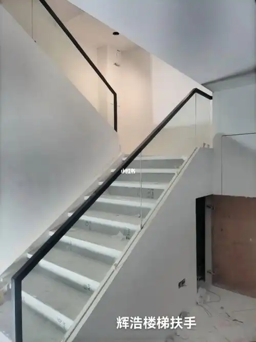 玻璃卡槽款楼梯扶手施工完成