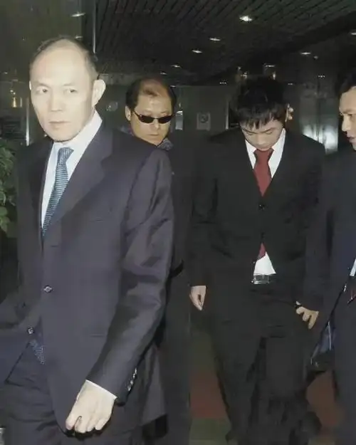 霍思纬缺席霍家重大活动,却现身名媛聚会,只因父亲要提携霍启中