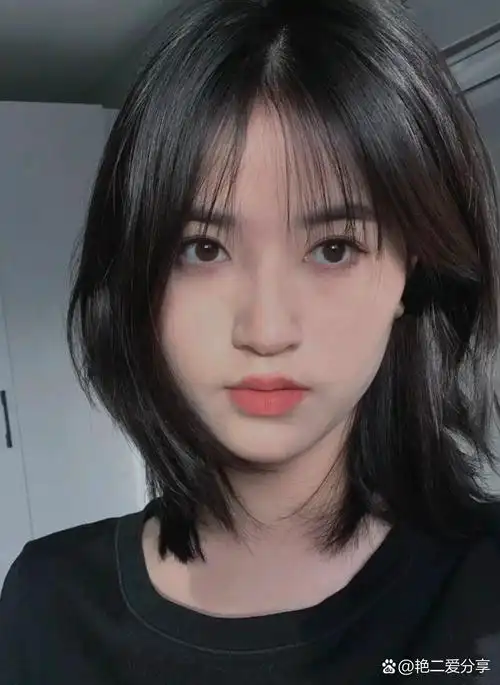 "层次感中短发" 极好打理的一款发型, 即将开学, 赶紧抓住假期的伟屯