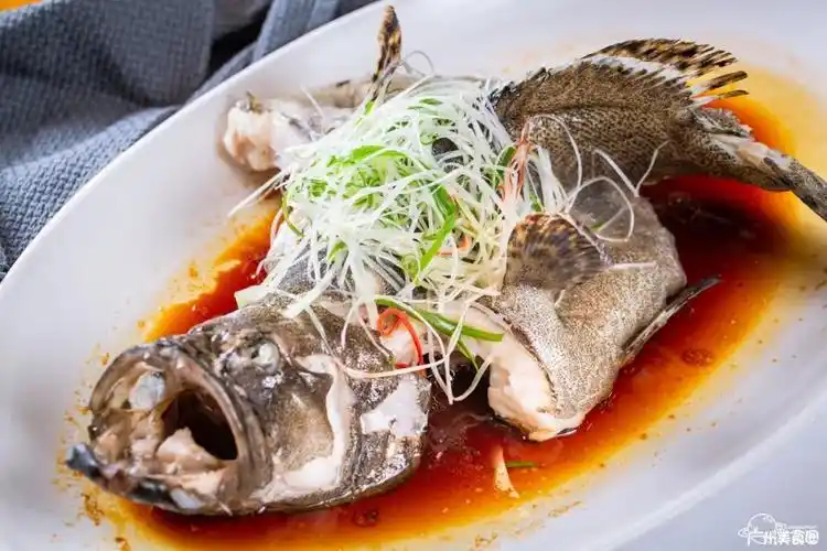 每桌必点的清蒸珍珠斑,大人小孩都是它的粉丝!每份鱼都有1.