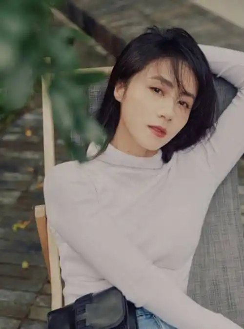 孙莉深夜上线发文:我必须撒把狗粮,看到黄磊宠妻做法,感动哭了