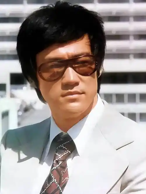 龙哥重生闯异界小说之5 李小龙的魂魄观看死亡游戏电影