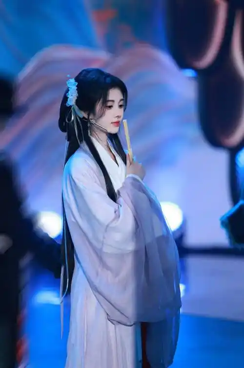 鞠婧祎不愧为时髦精!