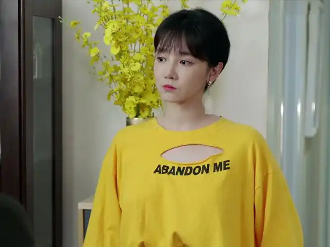 《青春斗》晋小妮劈腿,为了渣男抛弃现任,不怪白朗抽她一巴掌