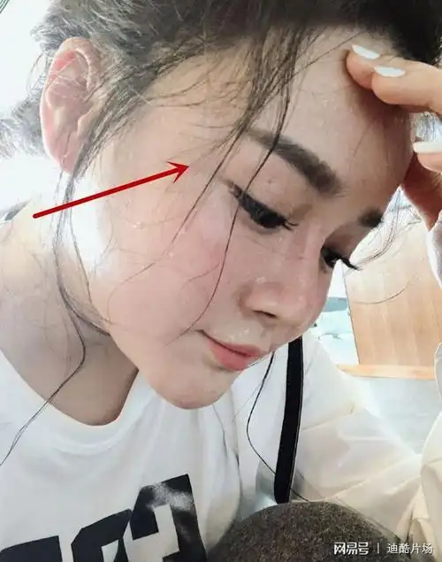 冉莹颖化浓妆跑步,满头大汗不忘自拍,知道真相后网友纷纷点赞