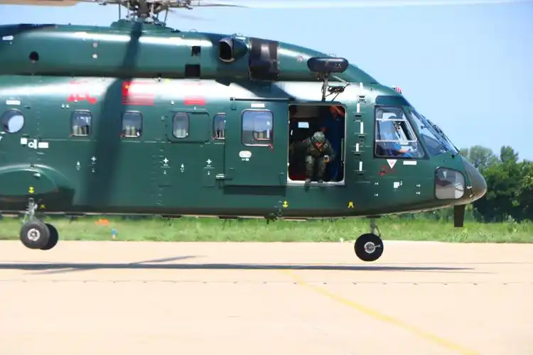 武警第一机动总队某支队开展搭乘直升机融合训练