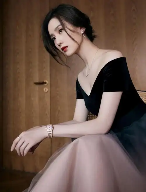 刘诗诗气质清冷体态优雅写真美照