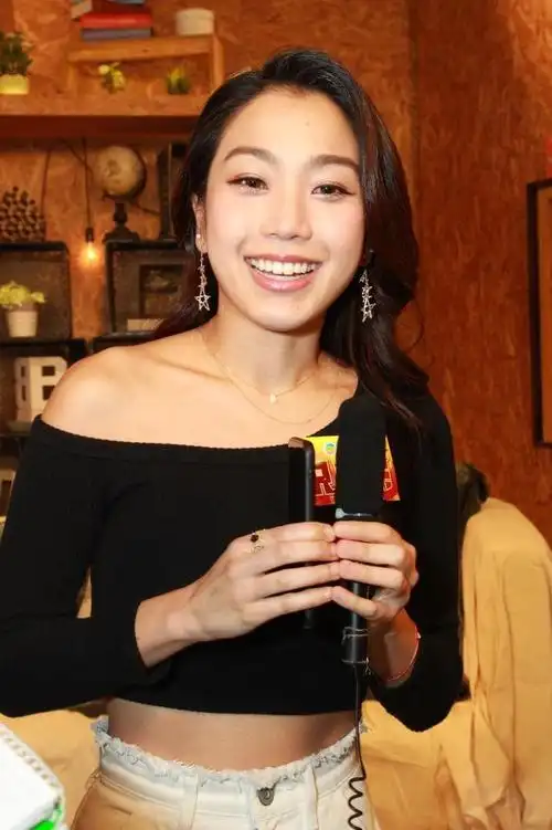 姜丽文(香港女歌手,演员)_尚可名片