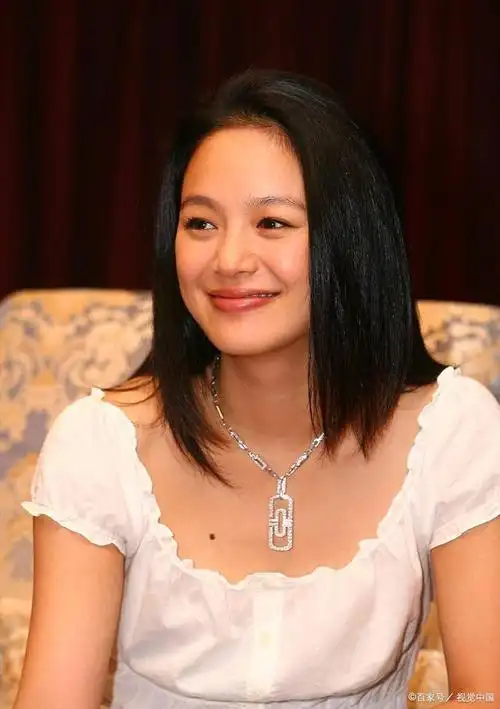 这是我见过最耐看的女人:44岁的周韵穿衣大方洋气,太气质