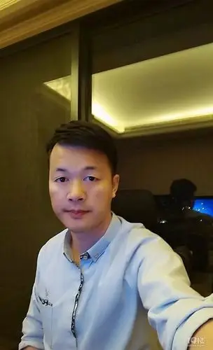 成熟大叔从事金融工作:希望你是个好相处的女生