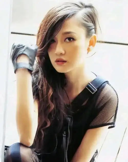 台湾偶像剧女王陈乔恩傻白甜的外表东方不败的硬核