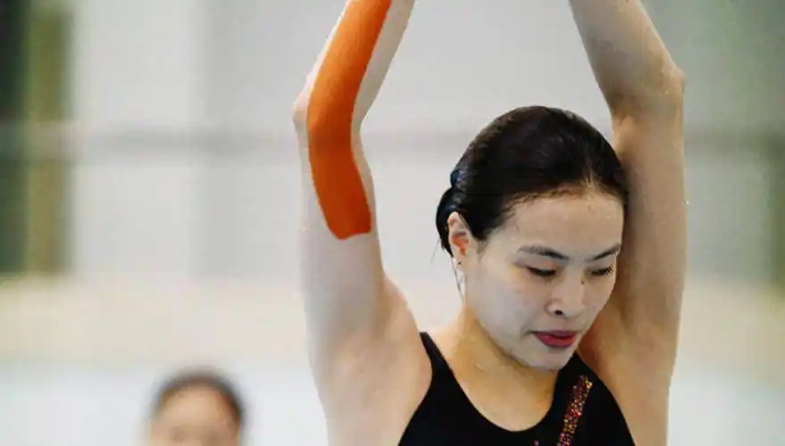 回顾跳水皇后吴敏霞31岁退役不嫁豪门嫁爱情老公颜值超高