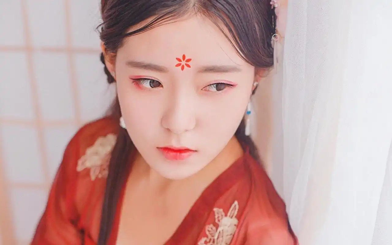 气质美女古风汉服唯美写真高清桌面壁纸