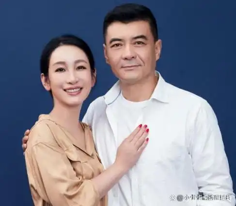 秦海璐和老公的互动很是甜蜜,《花儿与少年·丝路季》开播需要到国外