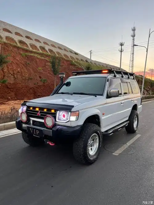 猎豹黑金刚2030b30v6自动档超选四驱