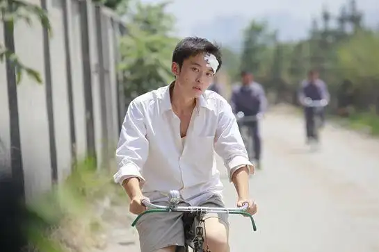 董子健《少年巴比伦》剧照