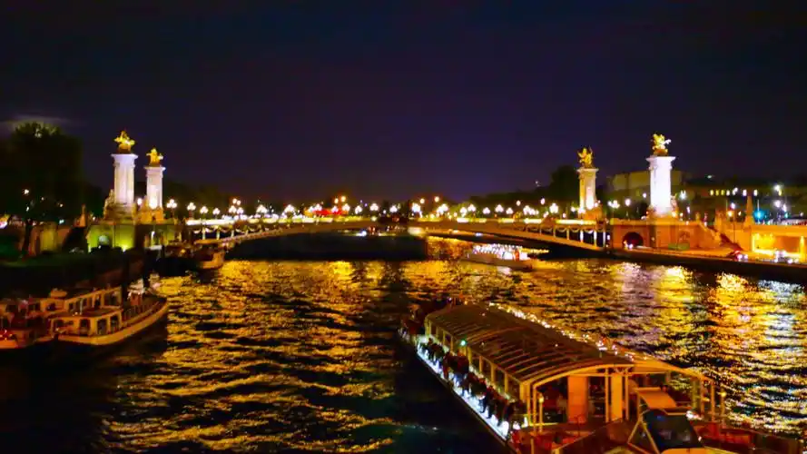 美丽的巴黎塞纳河风光