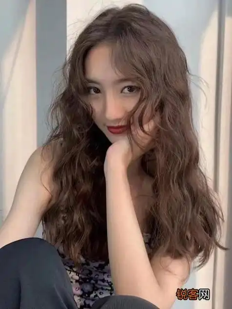 中大卷烫发发型图片 长发如何自然大卷,大波浪和大卷哪个漂亮
