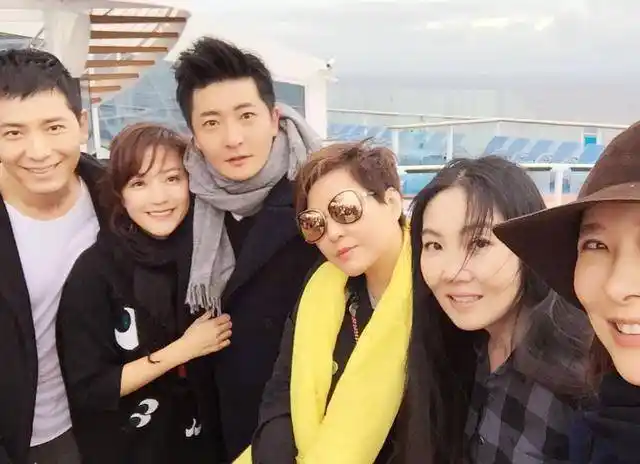 陆毅和郭京飞,原来是连襟,郭京飞与鲍莉一月闪婚,十年相伴_姐姐_鲍蕾