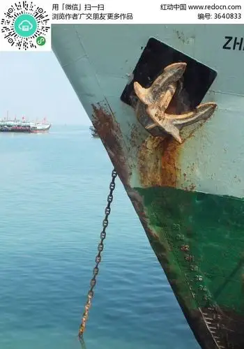 货船上的铁锚特写图片