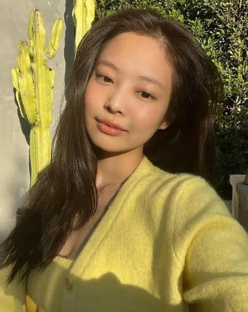 【jennie回应舞台划水 网友:有一种没理由硬编的美】近日,韩国艺人