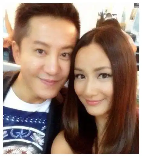 48岁毛宁与妻子生活近照老婆貌美如花网友比杨钰莹更漂亮