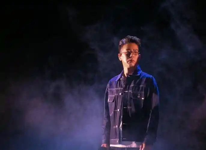 50岁束手无措分手,在娱乐圈沉寂了整整30年,51岁迎来事业巅峰_林晓峰